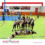Ortaokul Küçük Kız Voleybol Takımımız